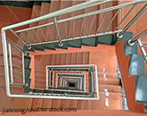 Foto von einer Wendeltreppe.