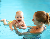 Babyschwimmen im Therapiebad des Klinikum St. Georg Leipzig