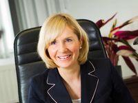 Geschäftsführerin Dr. Iris Minde