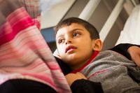 Der vierjährige Yousif wurde von Dr. med. habil. Amir Hamza am Klinikum St. Georg in Leipzig operiert und ist wieder gesund