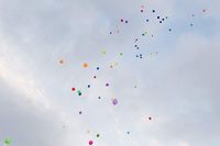 Am Montag, den 25. April, steigen Hunderte Ballons in die Luft, um auf angeborene Abwehrschwächen aufmerksam zu machen.