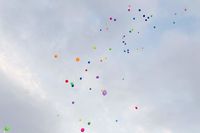 Am Montag, den 25. April, steigen Hunderte Ballons in die Luft, um auf angeborene Abwehrschwächen aufmerksam zu machen.
